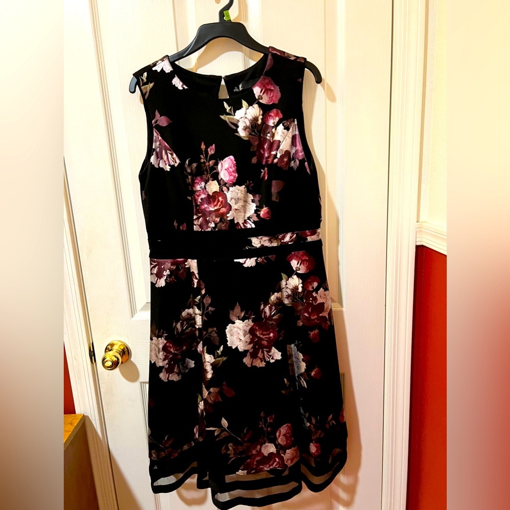 Like new LF women’s floral metallic midi stretch sleeveless dress size 12
